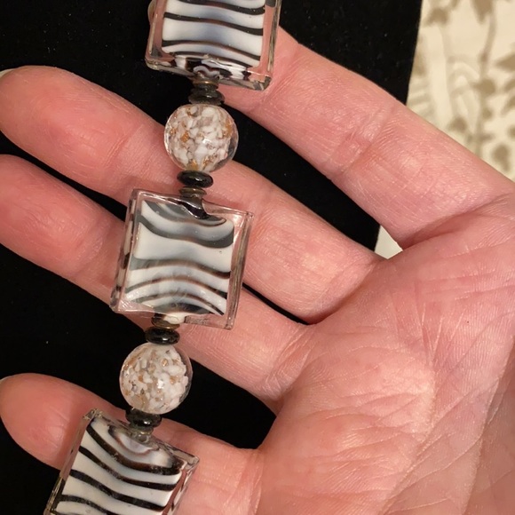 A WOW necklace In lucite in black & white Squares and beads with colored beads - Picture 7 of 9